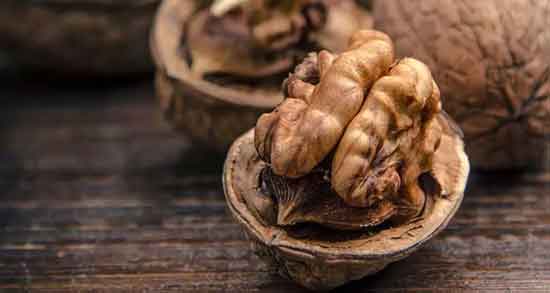 فواید گردو در شیردهی و تقویت و افزایش شیر مادر با مصرف گردو در دوران شیردهی فواید گردو در شیردهی ؛ تقویت و افزایش شیر مادر با مصرف گردو در دوران شیردهی