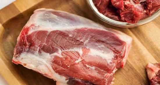 مضرات گوشت گوساله در بارداری و آیا خوردن گوشت گوساله برای زن باردار ضرر دارد مضرات گوشت گوساله در بارداری ؛ آیا خوردن گوشت گوساله برای زن باردار ضرر دارد