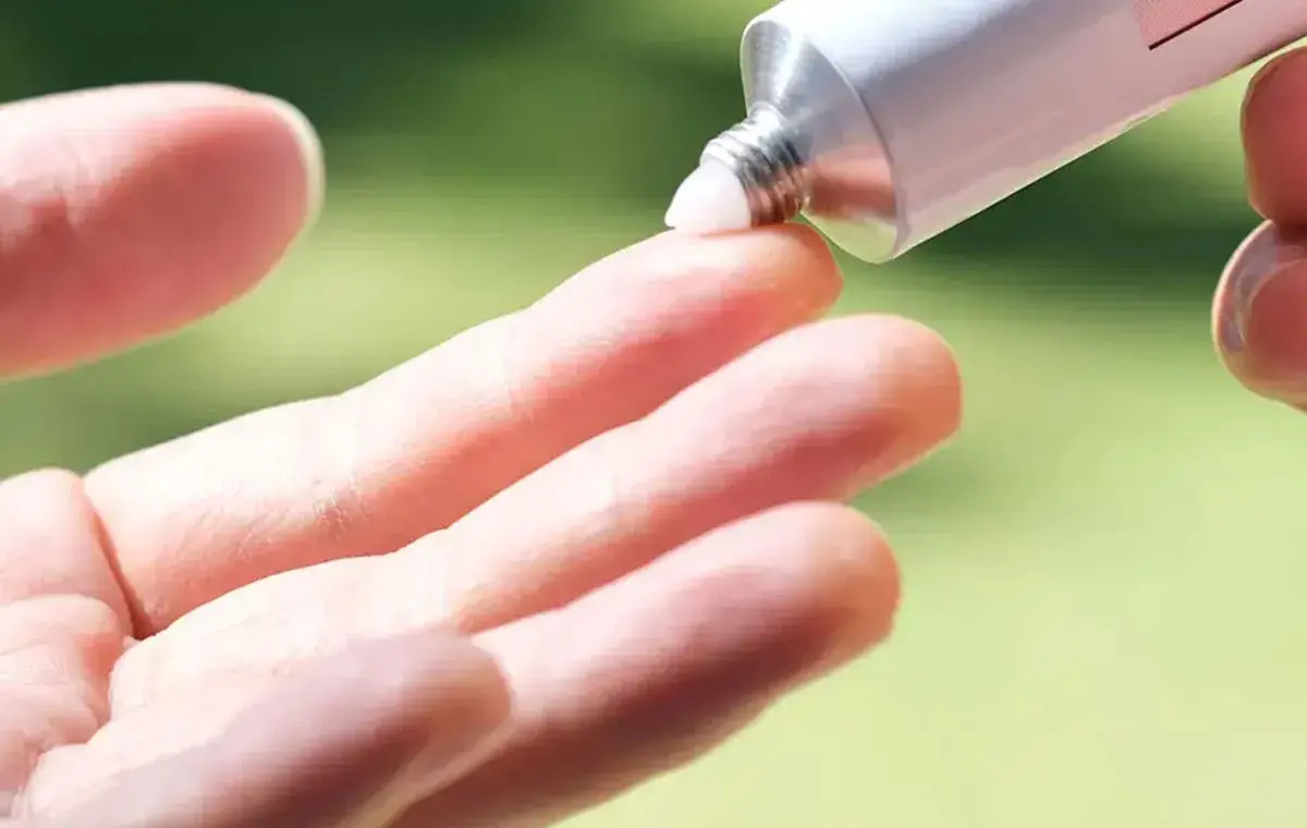 پماد بتامتازون برای چیست؟ موارد استفاده، عوارض و نحوه مصرف پماد بتامتازون برای چیست؟ موارد استفاده، عوارض و نحوه مصرف