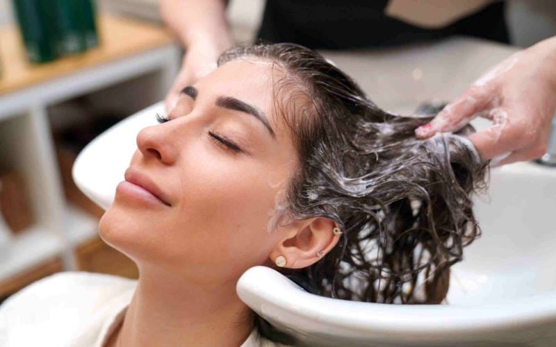 ویتامینه مو چیست و چه کاربردی دارد؟ نحوه انجام؛ مزایا و معایب ویتامینه مو چیست و چه کاربردی دارد؟ نحوه انجام؛ مزایا و معایب