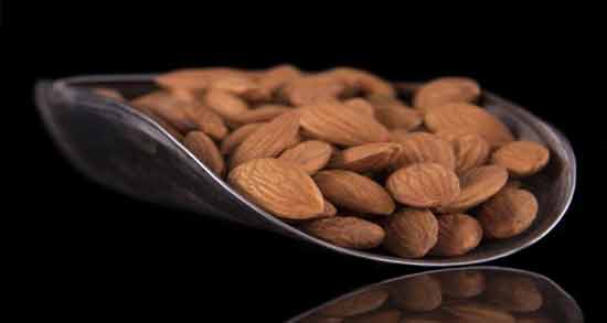 بادام برای سرفه و خواص دارویی و درمانی بادام برای کاهش سرفه بادام برای سرفه ؛ خواص دارویی و درمانی بادام برای کاهش سرفه