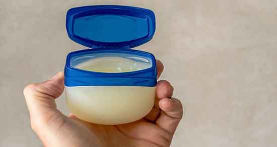 وازلین در رابطه و حکم استفاده از وازلین در رابطه زناشویی چیست وازلین در رابطه ؛ حکم استفاده از وازلین در رابطه زناشویی چیست